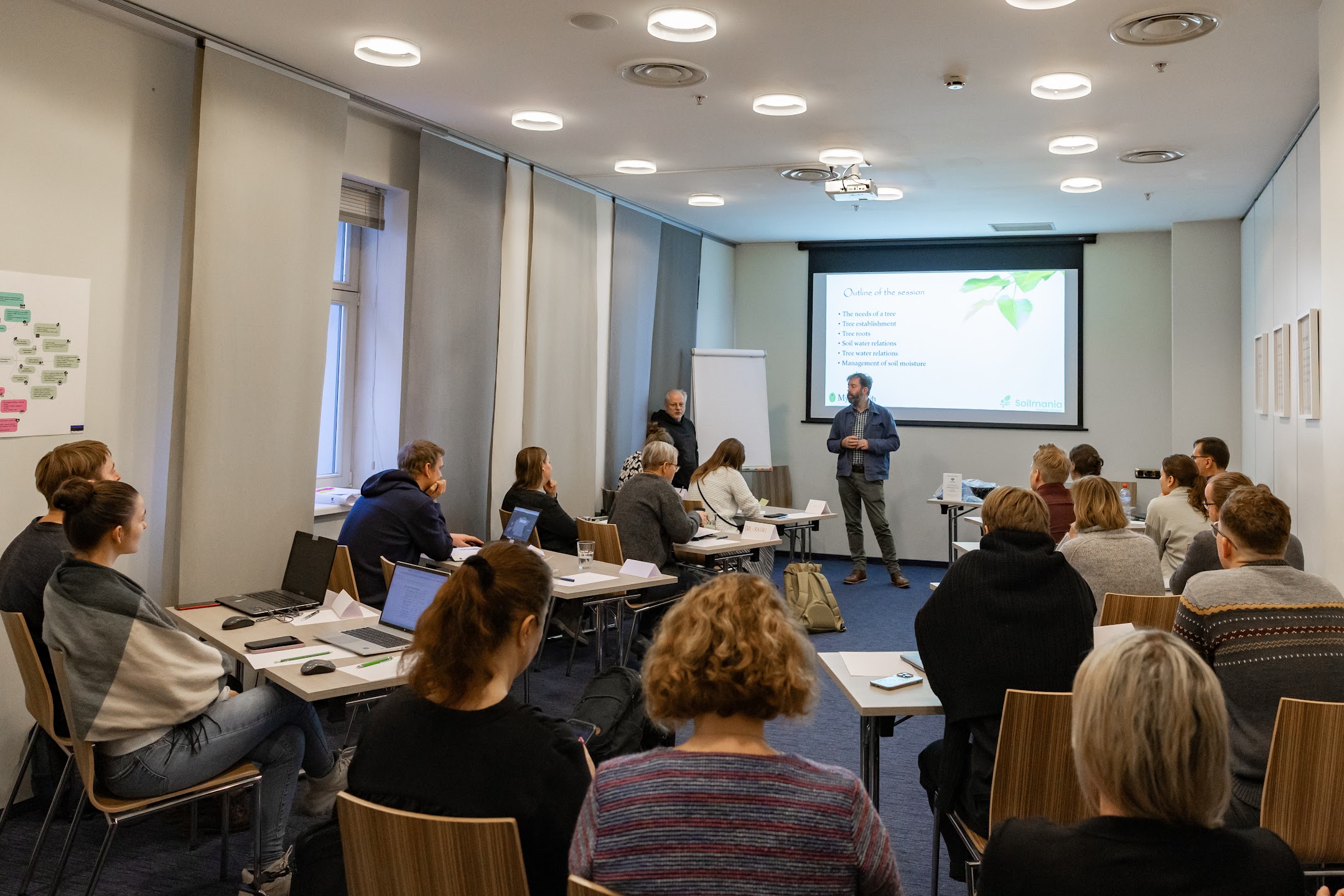 LANECO2 – Landscapers' new competencies for urban greening 2 2 LANECO2 koolitus linnapuude sensorite ja digitaalsete tööriistade kasutamisest